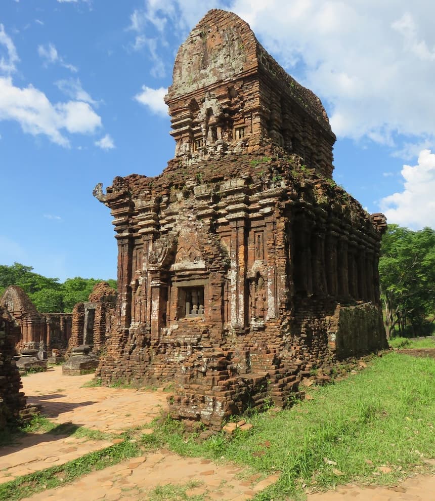 ミーソン聖域の赤レンガ塔群｜チャンパ王国の遺跡（世界遺産）