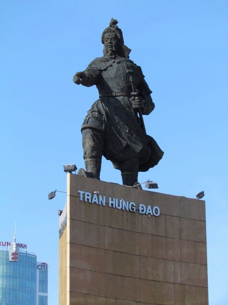 ホーチミン市のチャン・フン・ダオ像｜モンゴルを3度撃退したベトナムの英雄