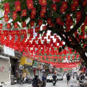ベトナムの国旗。その意味を知ると、街の景色が少し変わる