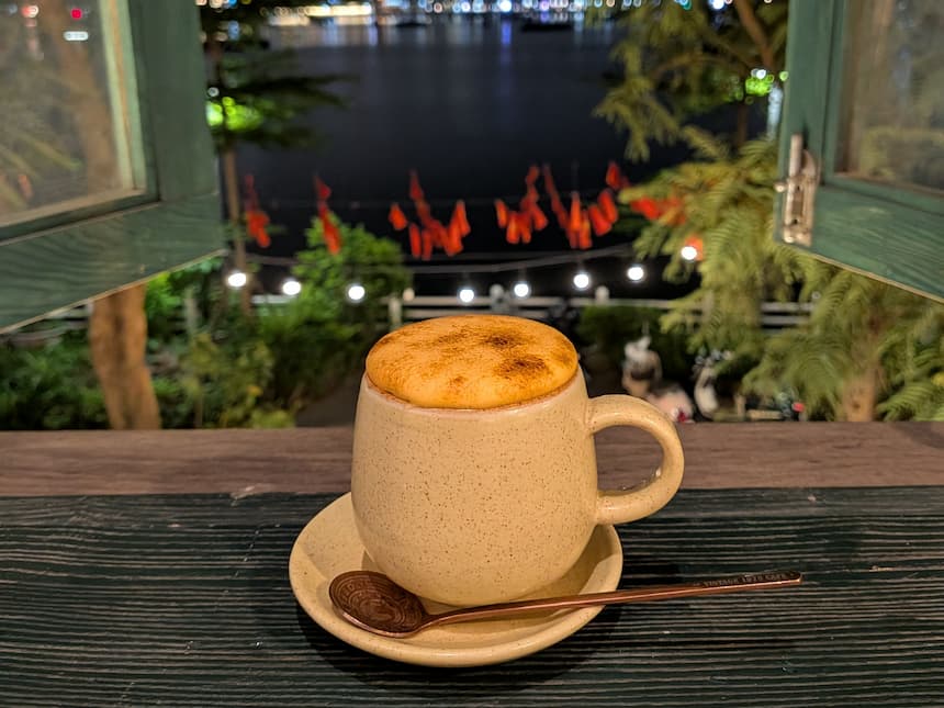 ハノイ名物エッグコーヒー(カフェチュン)卵黄クリームとコーヒー