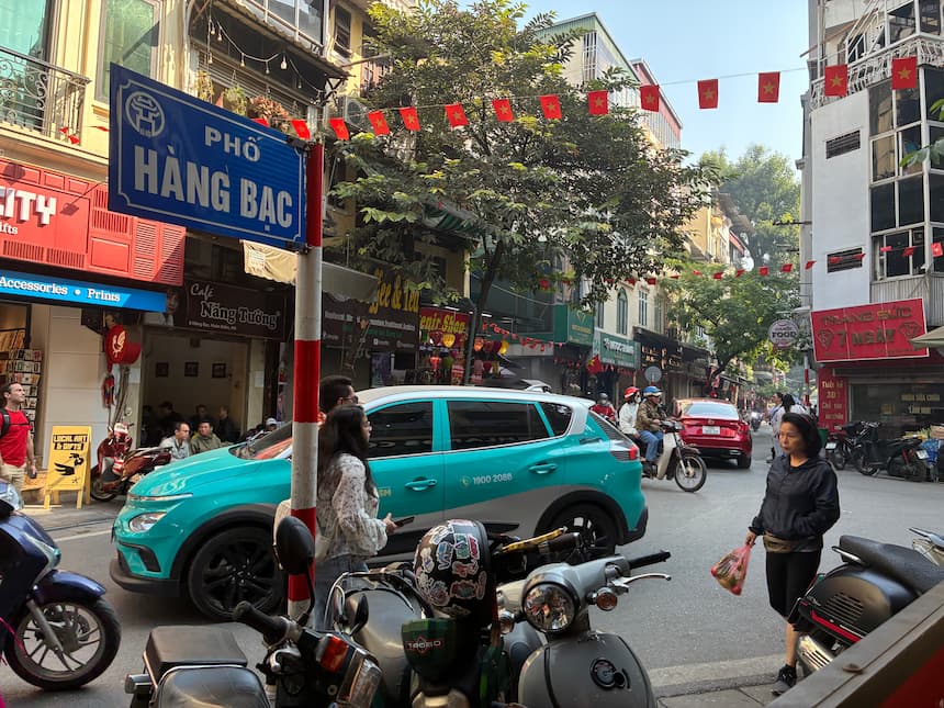 ハノイ旧市街36通り｜昼間は活気があるがスリに注意