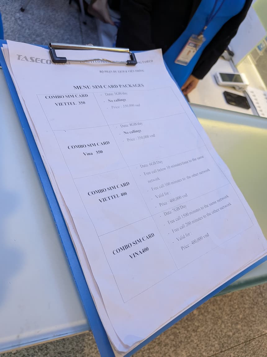 ノイバイ空港のSIMカード料金表 Viettel Vinaphone 2026年3月