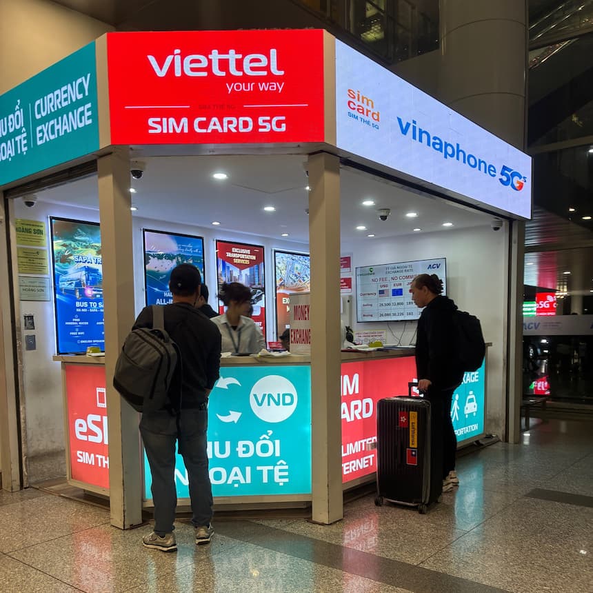 ノイバイ空港のSIMカウンター