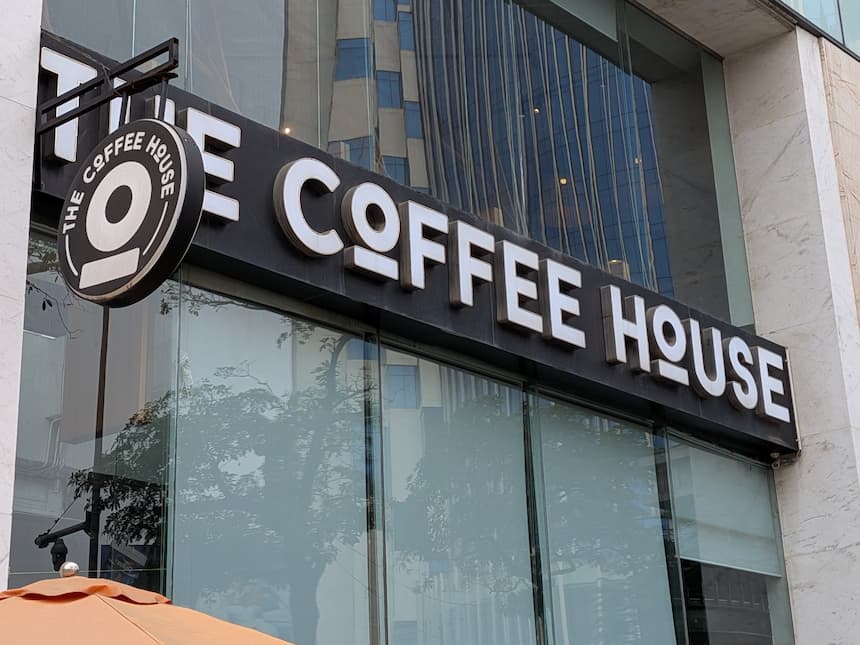 ザ・コーヒーハウスの店内 若者に人気のベトナムカフェチェーン