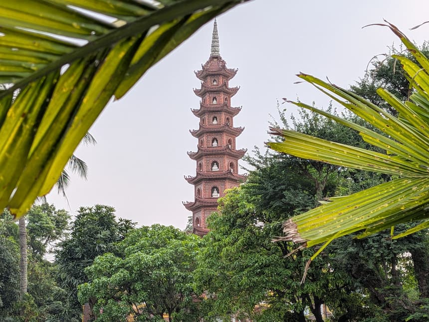 チャンクオック寺（鎮国寺）の仏塔