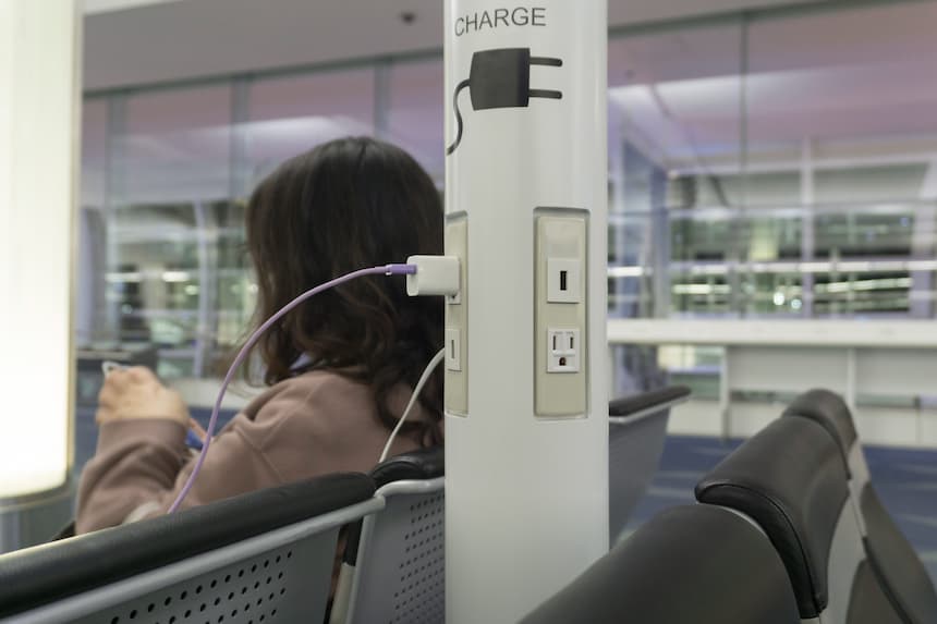 空港の充電スポット