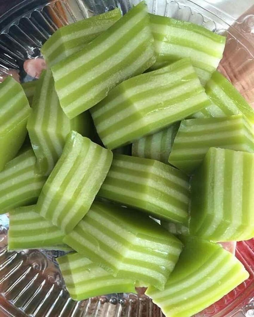 ベトナムのバイン・ダー・ロン（層状の蒸し菓子）