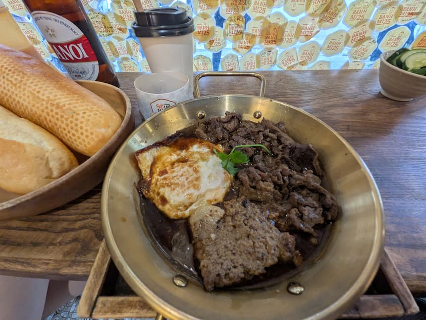 ハノイ名物バインミー・チャオ(フライパン料理)