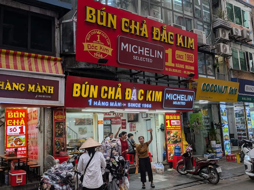 ハノイ旧市街のブンチャー名店Bún Chả Đắc Kimの店舗外観