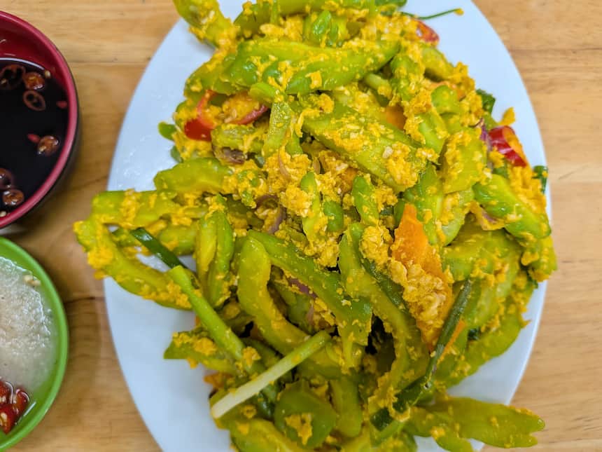 ゴーヤの卵炒め（Mướp đắng xào trứng）