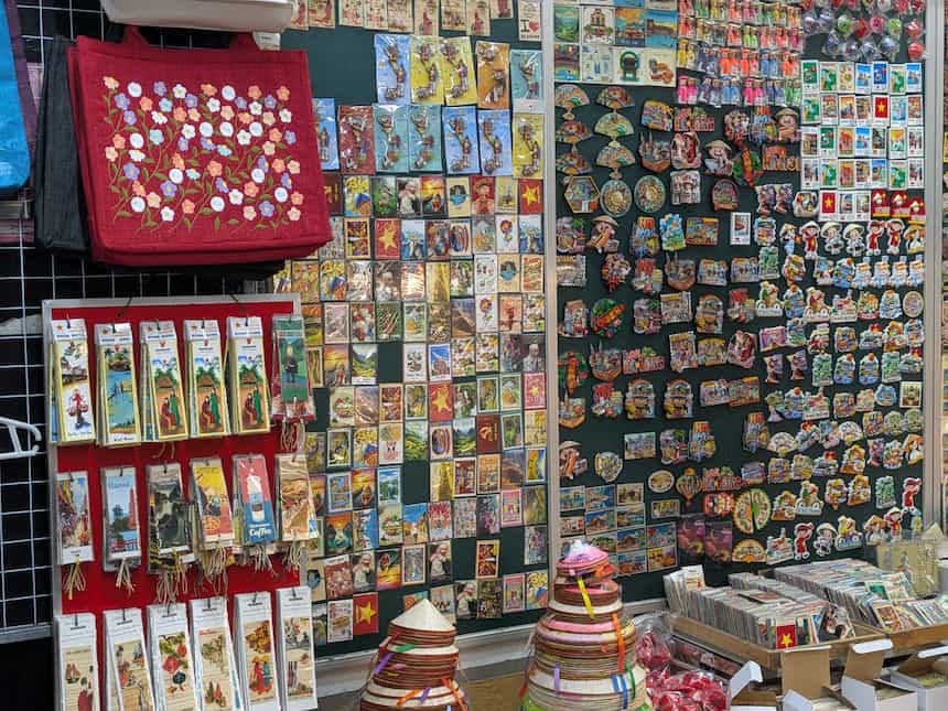 ハノイのポストカードやキーホルダーのお土産｜ベトナム雑貨のばらまき土産