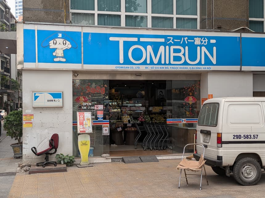 ベトナム・ハノイで営業する日本系スーパー「TOMIBUN」