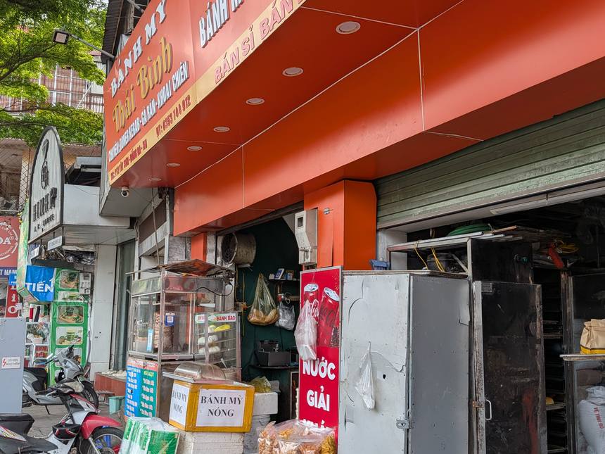 ベトナムのパン屋の店先に並ぶバインミー（バゲット）。ベトナム語でバインミーは小麦粉のパン全般を指す