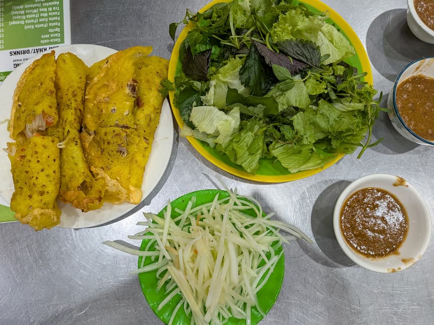 中部風バインセオ（Bánh Xèo／小ぶりでカリッとした生地）