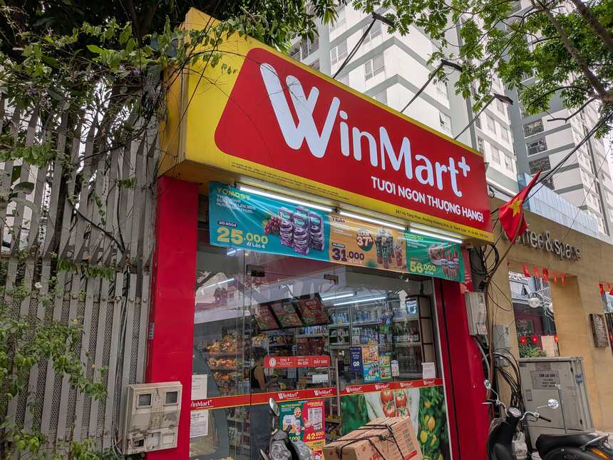ベトナム系スーパー「ウィンマート（WinMart+）」の店舗外観