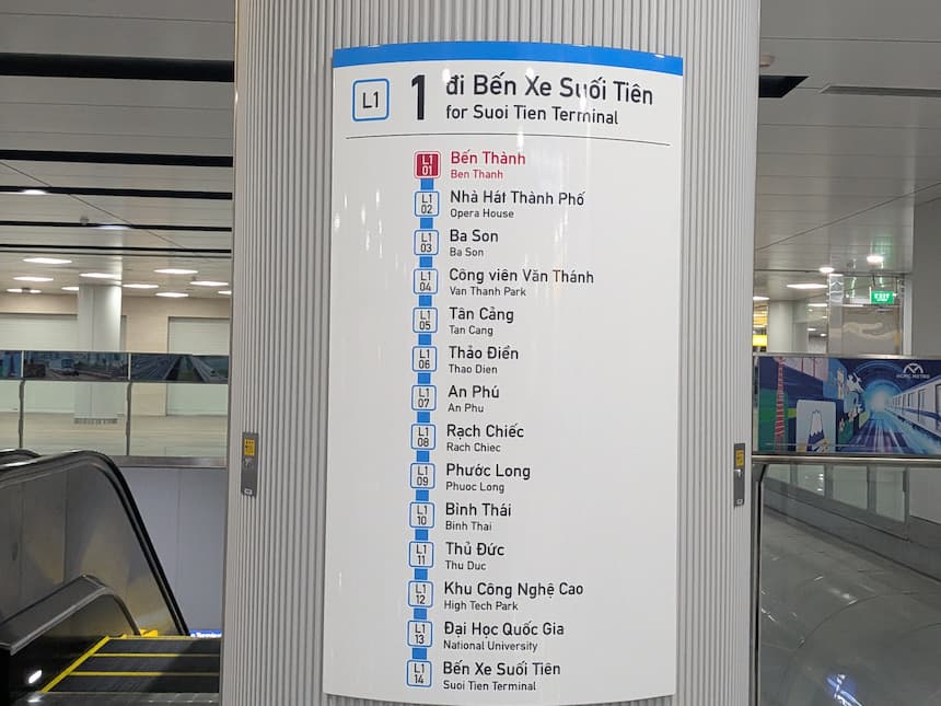 ホーチミン・メトロ1号線の駅構内にある路線図サイン(全14駅)