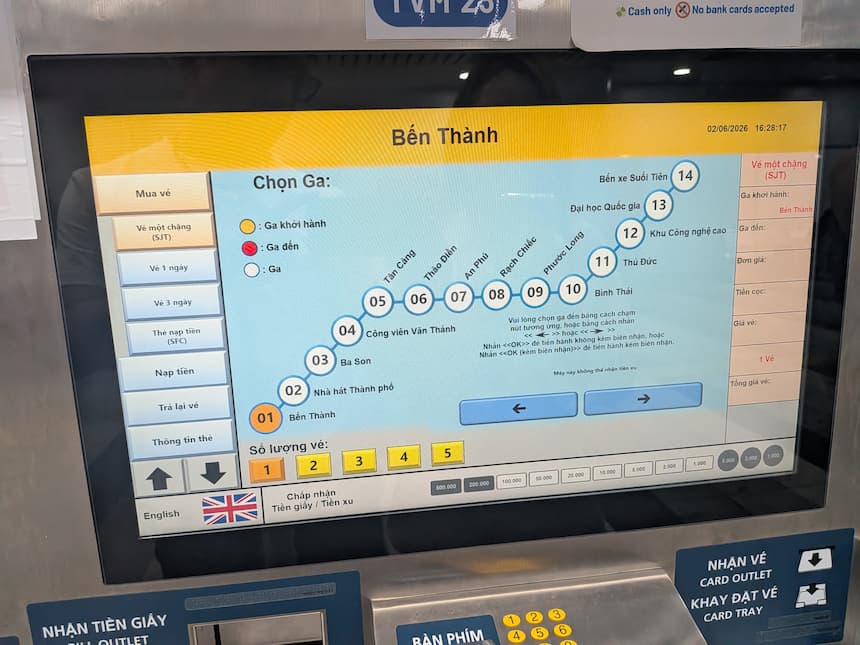 メトロ1号線ベンタイン駅の自動券売機、行き先と運賃の選択画面