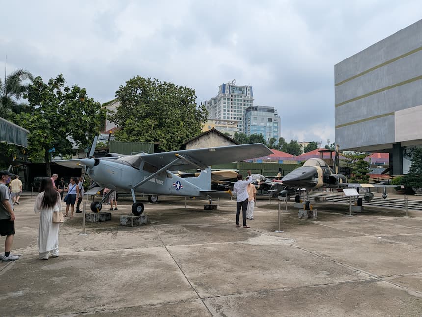戦争証跡博物館の屋外展示、ベトナム戦争で使われた戦闘機や戦車