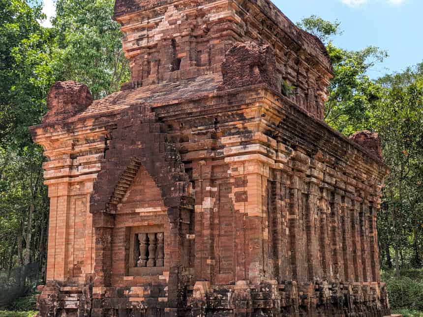 ホイアン郊外のミーソン聖域(Mỹ Sơn)のチャム遺跡のレンガ造り祠堂