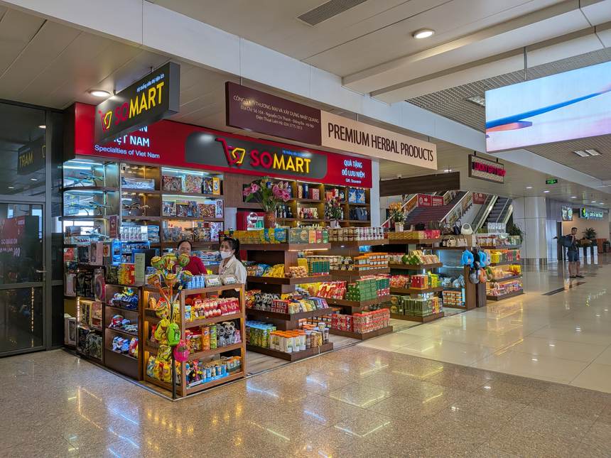 ノイバイ国際空港の土産物店（ベトナム北部の名産品ショップ）