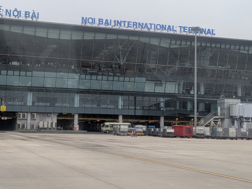 ハノイのノイバイ国際空港の国際線ターミナル外観。日本からハノイへの直行便は成田から約5時間半〜6時間45分。