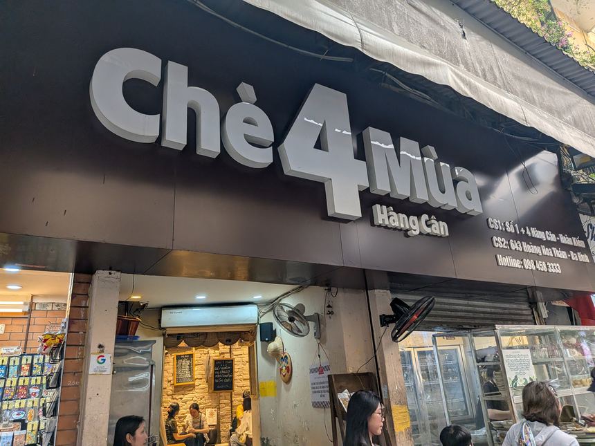 ハノイ旧市街のチェー店 Chè Bốn Mùa（ハンカン通り）の店先