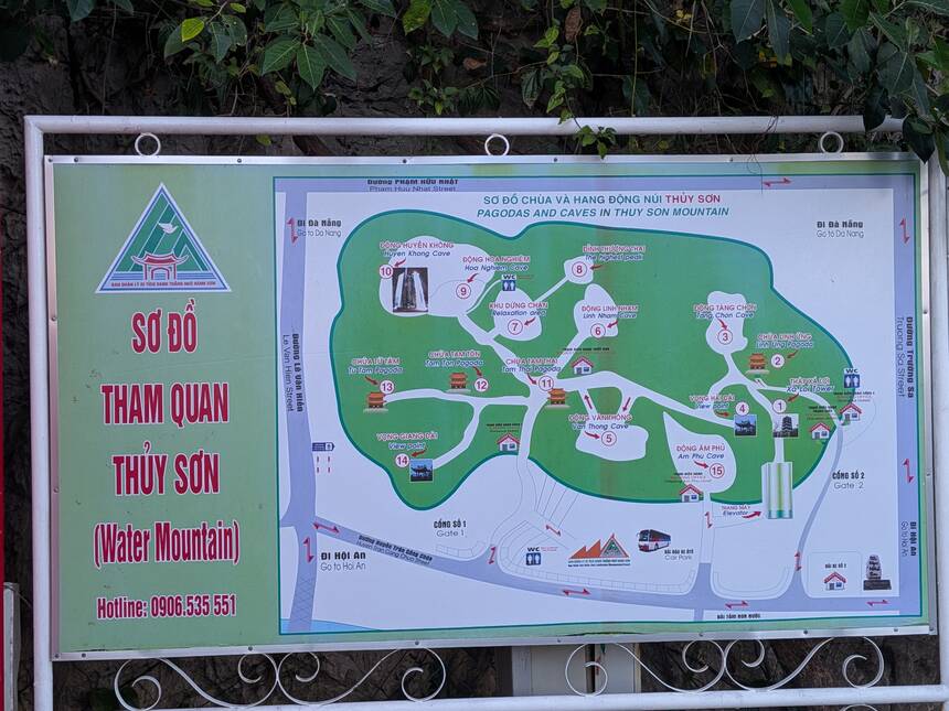 五行山・水山の案内図の看板。見どころ15か所に番号が振られている