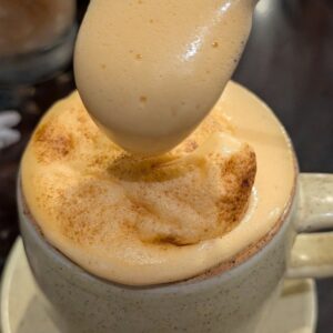 エッグコーヒーとは？ハノイの発祥店で1杯45,000ドン｜味・飲み方・値段【2026年】