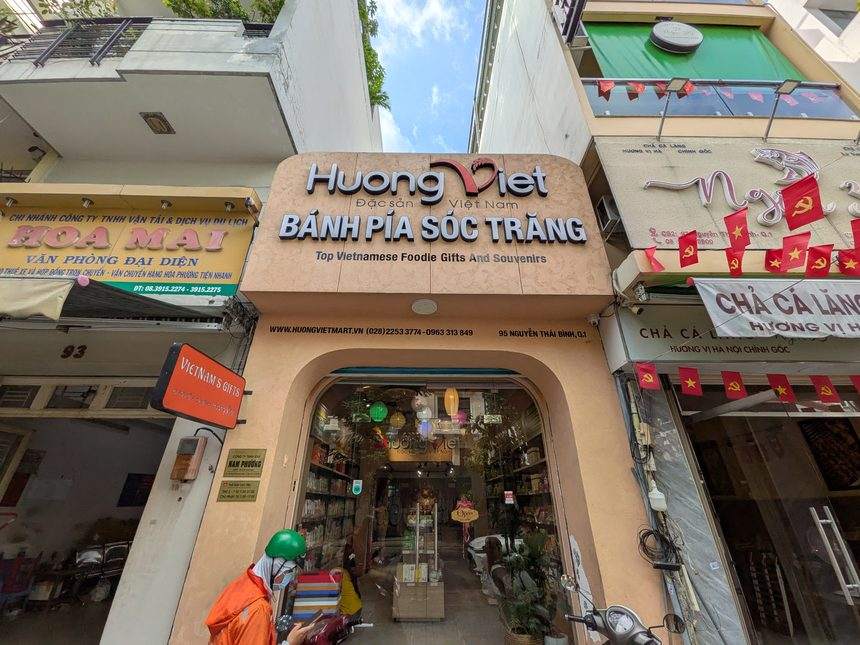 ホーチミンのバイン・ピア専門店フオンヴィエットの外観