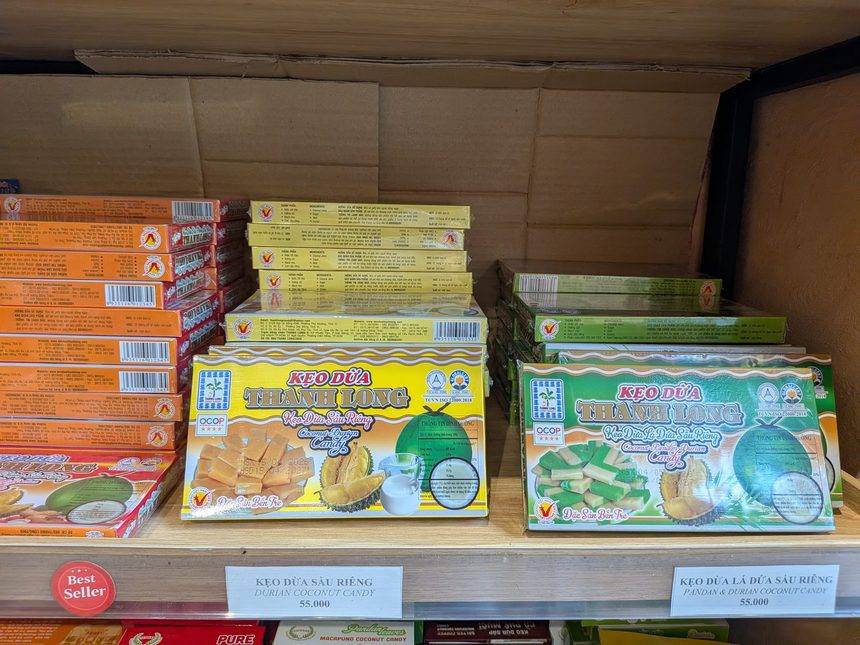 タインロンのドリアン味ココナッツキャンディーと値札