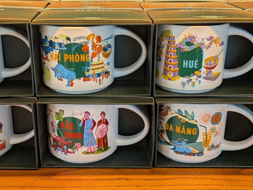 ベトナムのスターバックスで販売されるハイフォン・フエ・バクニン・ダナンの都市名入りマグ