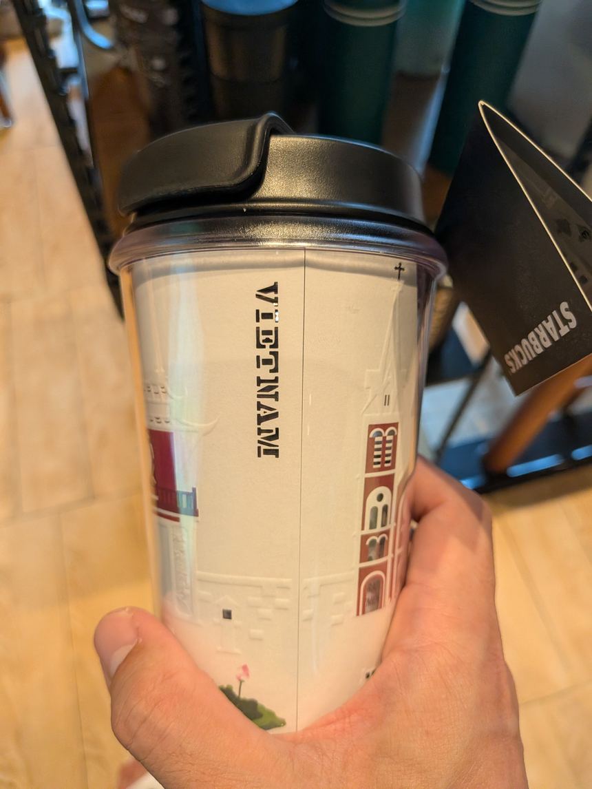 VIETNAMの文字とサイゴン大教会が描かれたベトナムのスターバックスの16ozプラスチックタンブラー