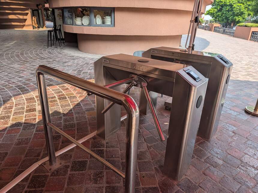 バッチャン陶芸博物館の入口にあるQRコード式の自動改札