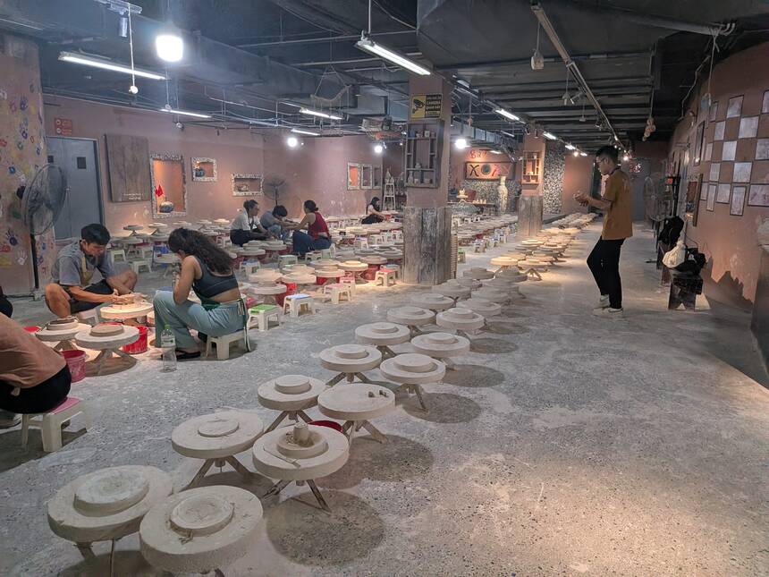 バッチャン陶芸博物館の地下にあるろくろのスタジオ