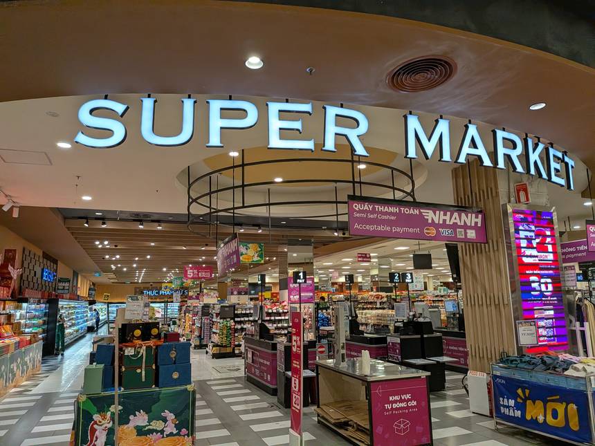 イオンモール・ハドン店のスーパー入口｜SUPER MARKETの看板とセミセルフのレジ